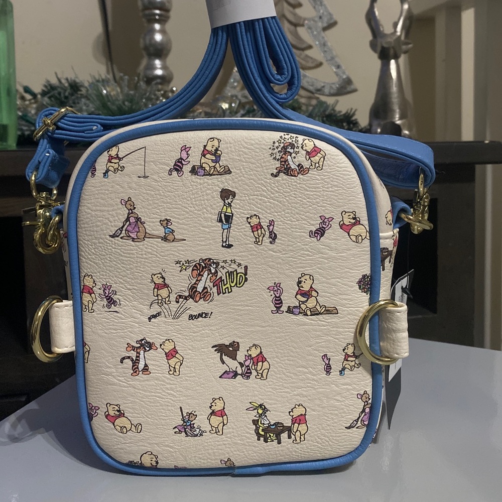 BNWT Winnie  the Pooh loungefly crossbody - Picture 3 of 3